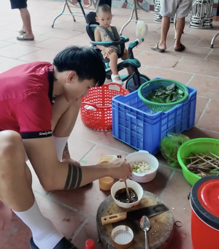 1 phút Doãn Hải My ở quê chồng, netizen ngỡ ngàng: Cũng là người bình thường thôi, có phải thần tiên tỷ tỷ gì đâu!- Ảnh 2. 1 phút Doãn Hải My ở quê chồng, netizen ngỡ ngàng: Cũng là người bình thường thôi, có phải thần tiên tỷ tỷ gì đâu!- Ảnh 2.