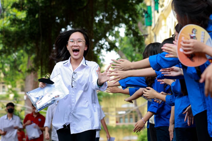 ĐH Khoa học Xã hội và Nhân văn bổ sung 2 tổ hợp khối C sau khi bị 'tuýt còi'- Ảnh 1. ĐH Khoa học Xã hội và Nhân văn bổ sung 2 tổ hợp khối C sau khi bị 'tuýt còi'- Ảnh 1.