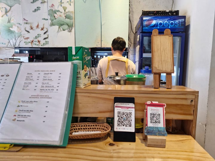 'Tẩy chay' chuyển khoản để né thuế: Chưa tiết kiệm đồng nào đã lỗ vì mất khách- Ảnh 1. 'Tẩy chay' chuyển khoản để né thuế: Chưa tiết kiệm đồng nào đã lỗ vì mất khách- Ảnh 1.