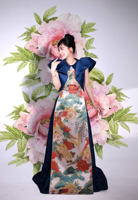 Nữ CEO 8X gây sốt mạng xã hội bất ngờ xuất hiện trong BST “Thoải Mộng” của NTK Cao Minh Tiến- Ảnh 3. Nữ CEO 8X gây sốt mạng xã hội bất ngờ xuất hiện trong BST “Thoải Mộng” của NTK Cao Minh Tiến- Ảnh 3.