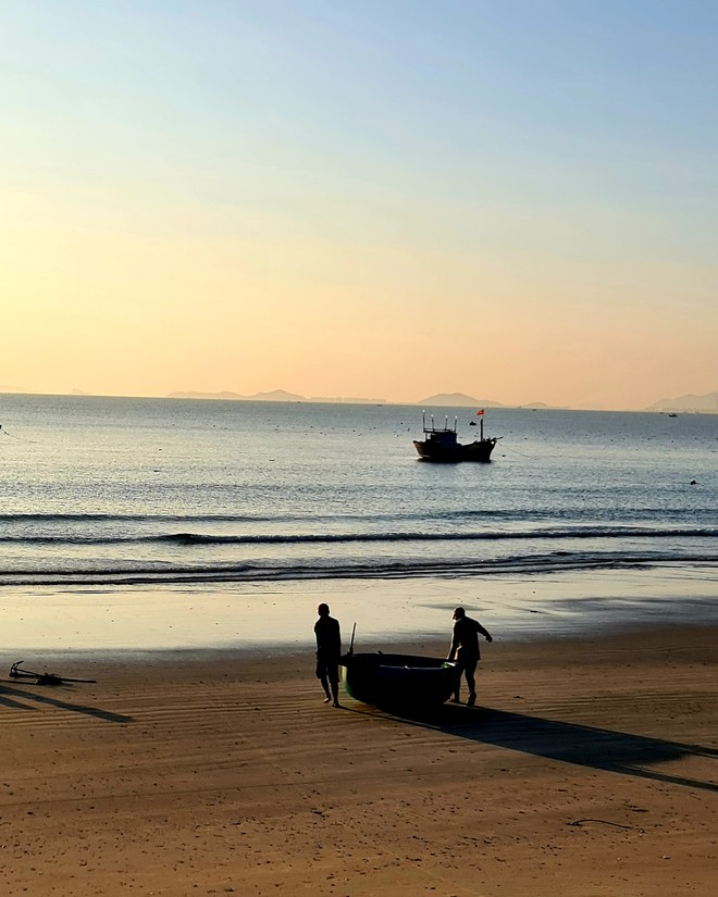 Khách Tây trầm trồ trước một bãi biển: Nước trong xanh, có người nhận xét "Bãi biển đẹp nhất Việt Nam!"- Ảnh 11.