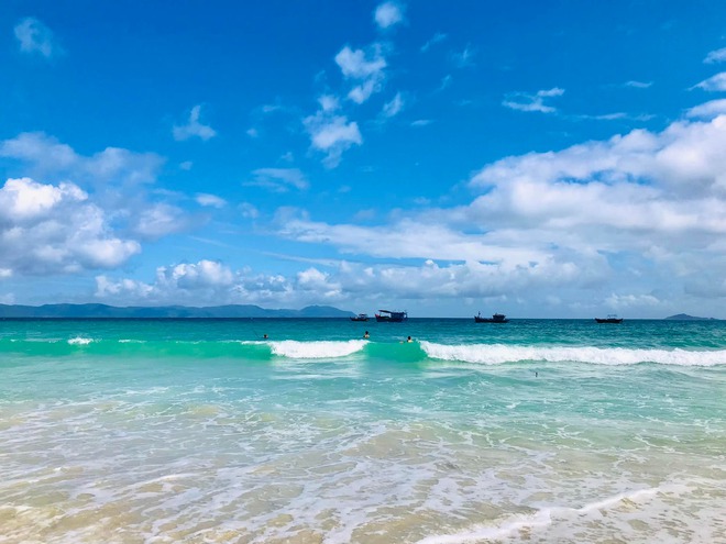 Khách Tây trầm trồ trước một bãi biển: Nước trong xanh, có người nhận xét "Bãi biển đẹp nhất Việt Nam!"- Ảnh 5.