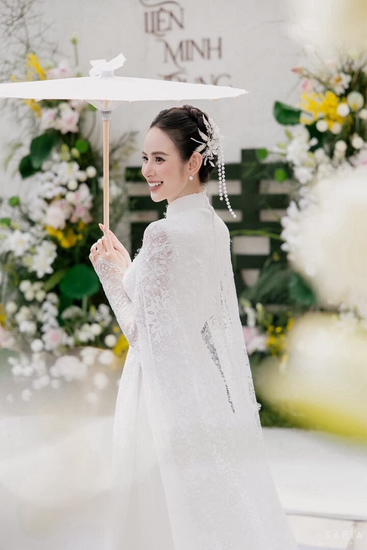 Chồng sắp cưới của Hương Liên The Face là ai mà khiến dân mạng trầm trồ?- Ảnh 1. Chồng sắp cưới của Hương Liên The Face là ai mà khiến dân mạng trầm trồ?- Ảnh 1.