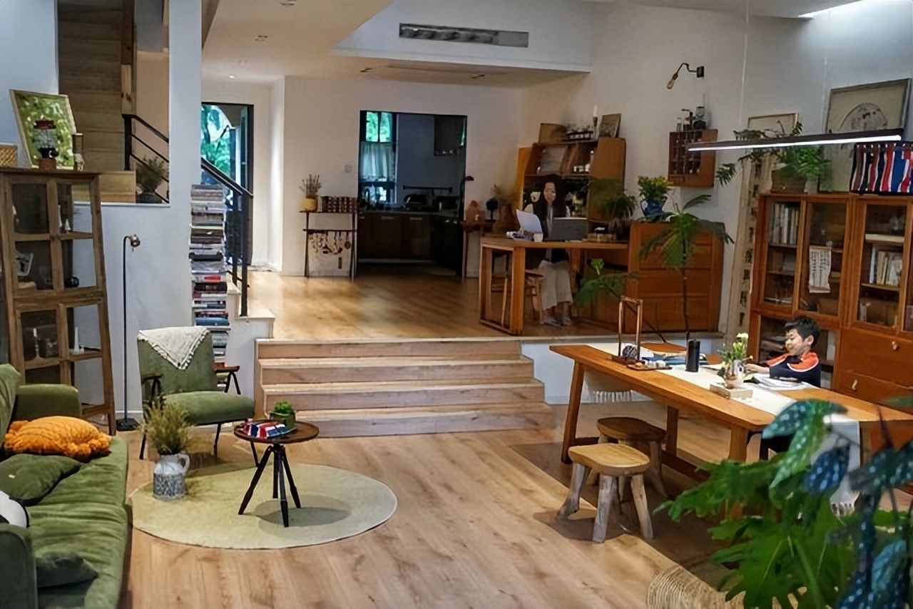 Mẹ đơn thân tuổi 50 sống cùng con trong biệt thự 300m²: Mẹ đơn thân tuổi 50 sống cùng con trong biệt thự 300m²: