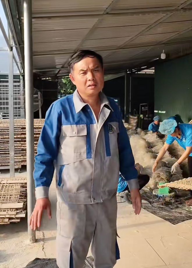 Sùng Bầu nhận "trẻ người non dạ" sau ồn ào với miến dong Hồng Phước- Ảnh 3. Sùng Bầu nhận "trẻ người non dạ" sau ồn ào với miến dong Hồng Phước- Ảnh 3.