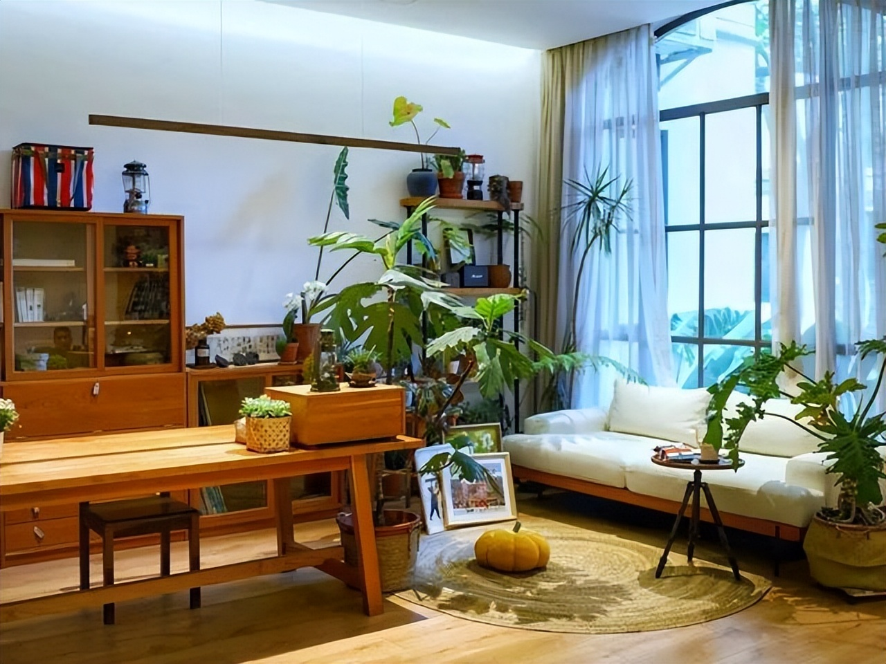Mẹ đơn thân tuổi 50 sống cùng con trong biệt thự 300m²: Mẹ đơn thân tuổi 50 sống cùng con trong biệt thự 300m²: