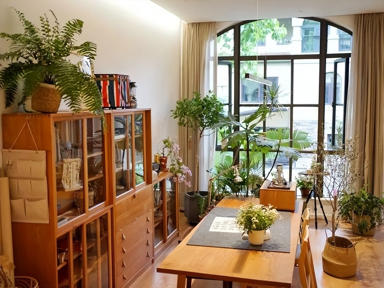 Mẹ đơn thân tuổi 50 sống cùng con trong biệt thự 300m²: Mẹ đơn thân tuổi 50 sống cùng con trong biệt thự 300m²: