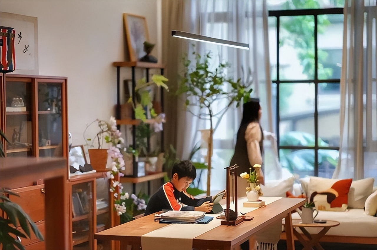 Mẹ đơn thân tuổi 50 sống cùng con trong biệt thự 300m²: Mẹ đơn thân tuổi 50 sống cùng con trong biệt thự 300m²: