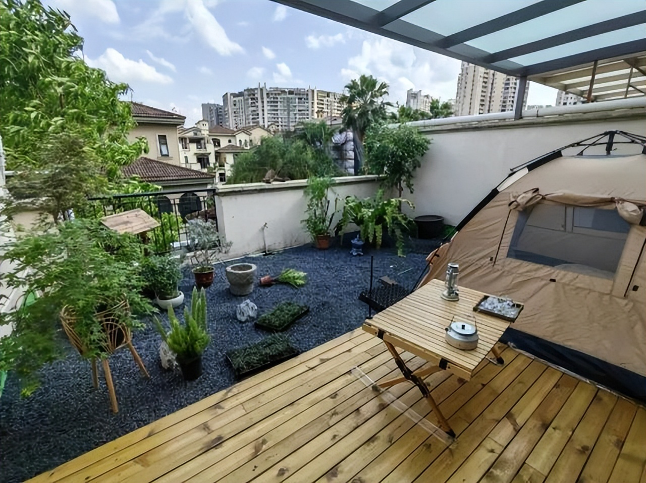 Mẹ đơn thân tuổi 50 sống cùng con trong biệt thự 300m²: Mẹ đơn thân tuổi 50 sống cùng con trong biệt thự 300m²: