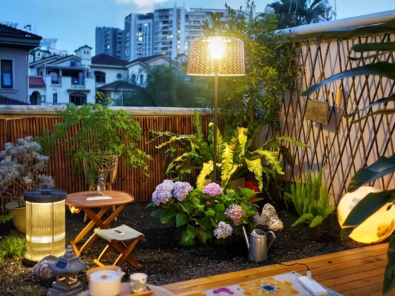 Mẹ đơn thân tuổi 50 sống cùng con trong biệt thự 300m²: Mẹ đơn thân tuổi 50 sống cùng con trong biệt thự 300m²:
