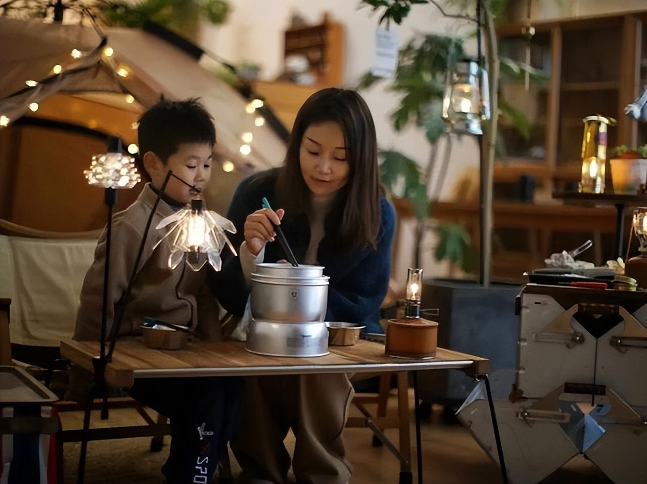 Mẹ đơn thân tuổi 50 sống cùng con trong biệt thự 300m²: Mẹ đơn thân tuổi 50 sống cùng con trong biệt thự 300m²: