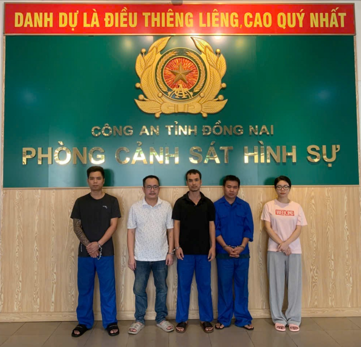 Công an Đồng Nai bắt giam 5 kẻ lừa đảo 10.000 tỷ đồng- Ảnh 1.