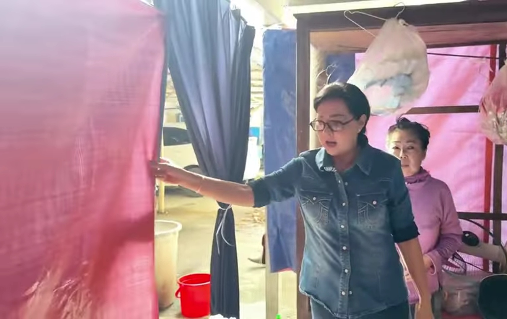 Bạn diễn của NSƯT Kim Tử Long: Không nhà cửa, sống trong lều 10m2, 5 ngày ăn mì gói vì không có cơm- Ảnh 2. Bạn diễn của NSƯT Kim Tử Long: Không nhà cửa, sống trong lều 10m2, 5 ngày ăn mì gói vì không có cơm- Ảnh 2.