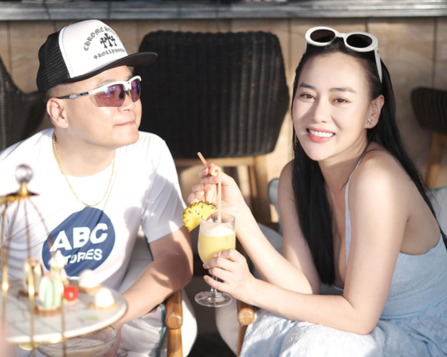Nhìn lại khoảnh khắc này của gia đình Phương Oanh - Shark Bình, kể cả ai "anti" cũng phải khen: Khéo dạy con!- Ảnh 2. Nhìn lại khoảnh khắc này của gia đình Phương Oanh - Shark Bình, kể cả ai "anti" cũng phải khen: Khéo dạy con!- Ảnh 2.