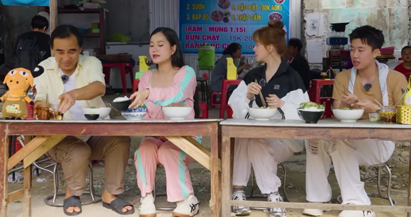 Đàn em nói thẳng với Quyền Linh: "Anh làm không được là bị thay khỏi chương trình luôn"- Ảnh 1. Đàn em nói thẳng với Quyền Linh: "Anh làm không được là bị thay khỏi chương trình luôn"- Ảnh 1.