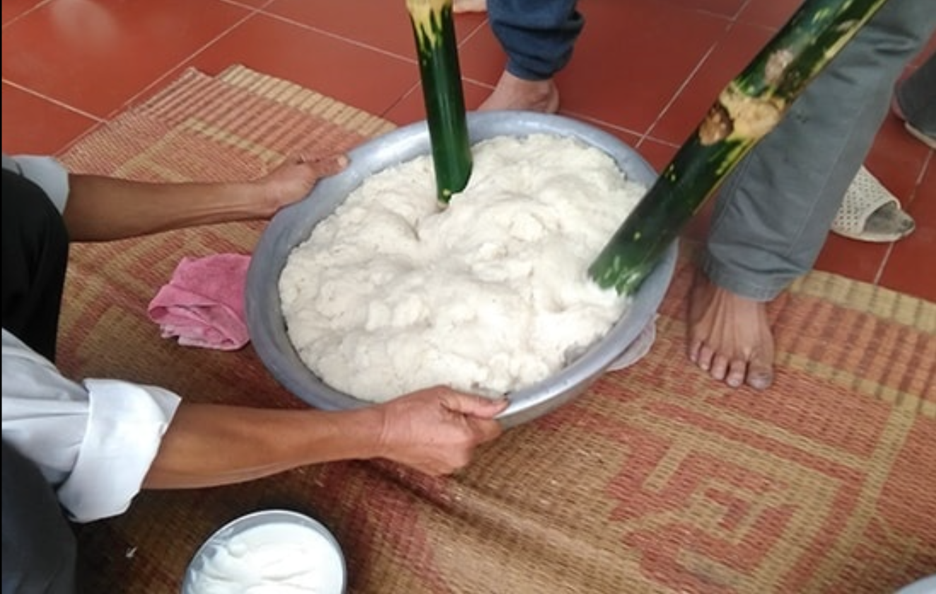 Món xôi "giã cả buổi" của người Nam Định: Nhìn vừa giống bánh dày, vừa giống bánh đúc nhưng tên gọi cực thú vị- Ảnh 2. Món xôi "giã cả buổi" của người Nam Định: Nhìn vừa giống bánh dày, vừa giống bánh đúc nhưng tên gọi cực thú vị- Ảnh 2.