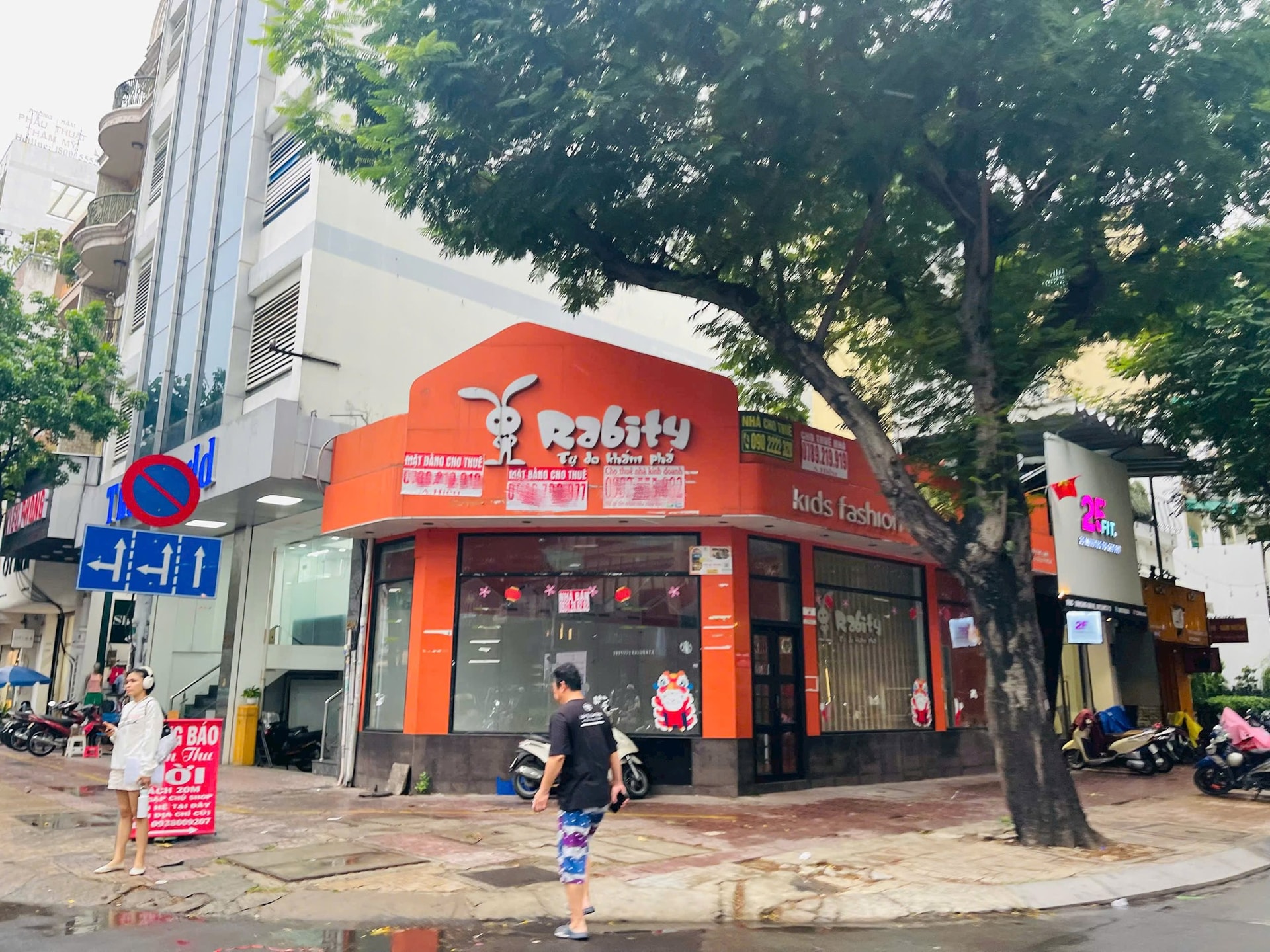 Hàng quán tại Tp.HCM vẫn thi nhau đóng cửa, trả mặt bằng- Ảnh 3.