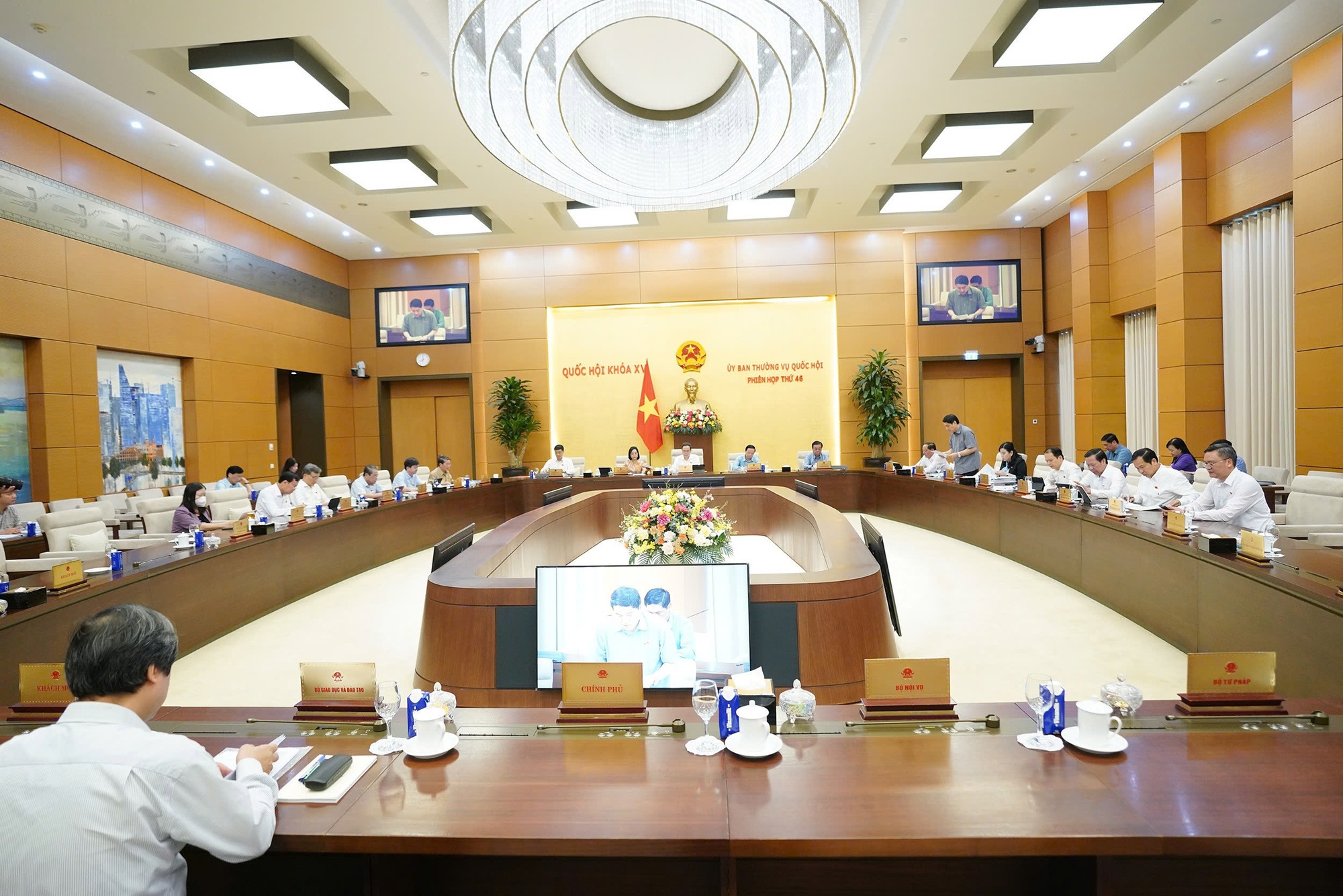 Bộ trưởng GD&ĐT lý giải việc cấm giáo viên dạy thêm học sinh chính khoá- Ảnh 2. Bộ trưởng GD&ĐT lý giải việc cấm giáo viên dạy thêm học sinh chính khoá- Ảnh 2.