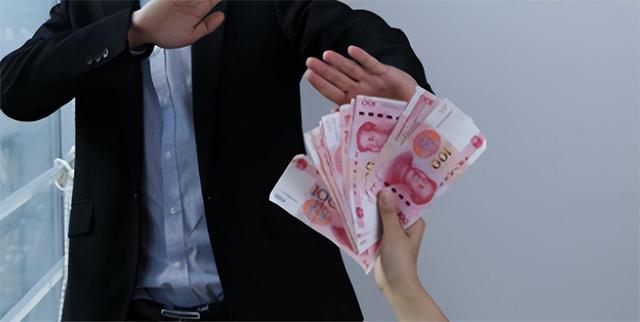 Người đàn ông vay tín dụng 724 triệu đồng rồi quên trả, 3 năm sau phát hiện số nợ tăng lên hơn 4,3 tỷ đồng, ngân hàng tuyên bố: “Chỉ phải trả 33% số đó”- Ảnh 2. Người đàn ông vay tín dụng 724 triệu đồng rồi quên trả, 3 năm sau phát hiện số nợ tăng lên hơn 4,3 tỷ đồng, ngân hàng tuyên bố: “Chỉ phải trả 33% số đó”- Ảnh 2.