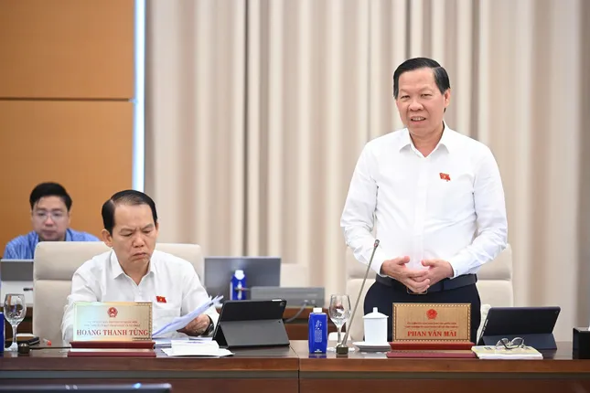 Bộ trưởng Nguyễn Kim Sơn: Mong muốn lương nhà giáo gấp 2 - 3 lần, 'phải tính toán rất kỹ'- Ảnh 3. Bộ trưởng Nguyễn Kim Sơn: Mong muốn lương nhà giáo gấp 2 - 3 lần, 'phải tính toán rất kỹ'- Ảnh 3.