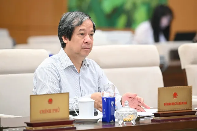 Bộ trưởng Nguyễn Kim Sơn: Mong muốn lương nhà giáo gấp 2 - 3 lần, 'phải tính toán rất kỹ'- Ảnh 4. Bộ trưởng Nguyễn Kim Sơn: Mong muốn lương nhà giáo gấp 2 - 3 lần, 'phải tính toán rất kỹ'- Ảnh 4.