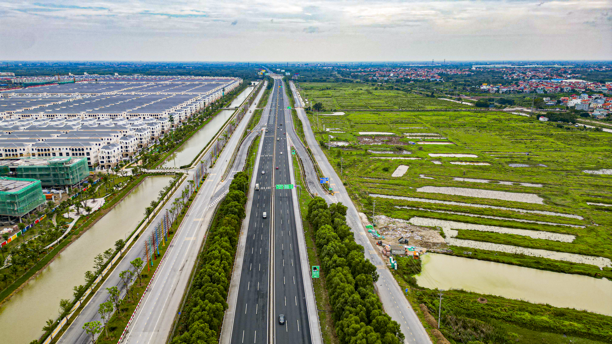 Doanh nghiệp của gia đình Tổng thống Trump vừa đổ bộ, Hưng Yên đã phá vỡ mọi kỷ lục thu hút vốn đầu tư, chỉ trong 5 tháng cao gấp đôi cả năm 2024- Ảnh 2. Doanh nghiệp của gia đình Tổng thống Trump vừa đổ bộ, Hưng Yên đã phá vỡ mọi kỷ lục thu hút vốn đầu tư, chỉ trong 5 tháng cao gấp đôi cả năm 2024- Ảnh 2.