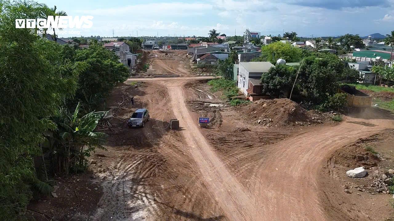 Sau 5 năm khởi công, đường Hồ Chí Minh đoạn tránh Buôn Ma Thuột vẫn còn dang dở- Ảnh 1. Sau 5 năm khởi công, đường Hồ Chí Minh đoạn tránh Buôn Ma Thuột vẫn còn dang dở- Ảnh 1.