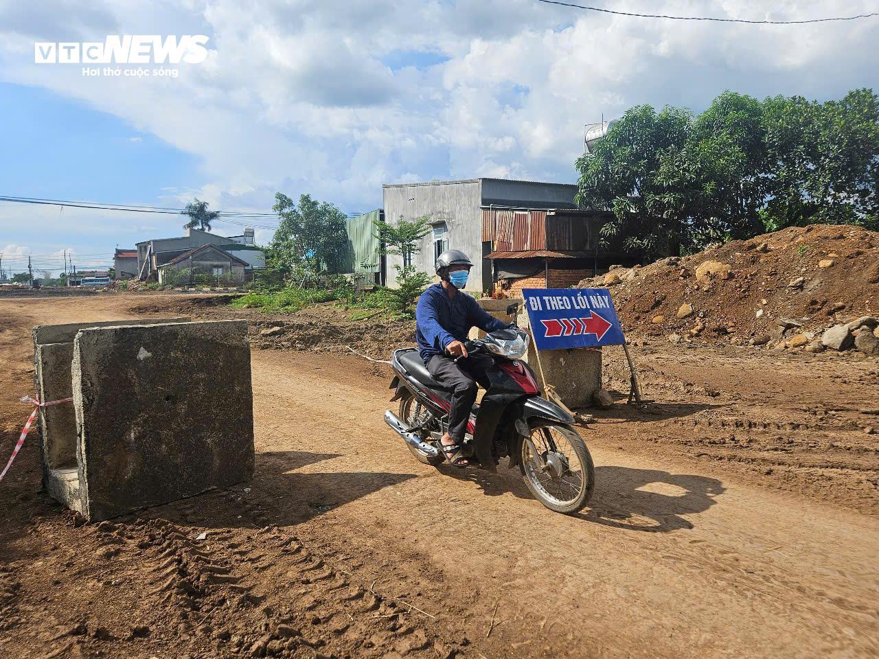 Sau 5 năm khởi công, đường Hồ Chí Minh đoạn tránh Buôn Ma Thuột vẫn còn dang dở- Ảnh 8. Sau 5 năm khởi công, đường Hồ Chí Minh đoạn tránh Buôn Ma Thuột vẫn còn dang dở- Ảnh 8.
