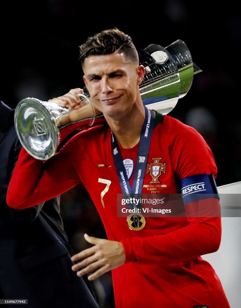 Ronaldo khóc nức nở khi vô địch ở tuổi 40: Huyền thoại vừa viết xong chương sử vĩ đại nhất đời mình!- Ảnh 9. Ronaldo khóc nức nở khi vô địch ở tuổi 40: Huyền thoại vừa viết xong chương sử vĩ đại nhất đời mình!- Ảnh 9.