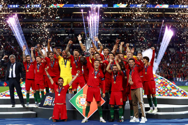 Ronaldo khóc nức nở khi vô địch ở tuổi 40: Huyền thoại vừa viết xong chương sử vĩ đại nhất đời mình!- Ảnh 11. Ronaldo khóc nức nở khi vô địch ở tuổi 40: Huyền thoại vừa viết xong chương sử vĩ đại nhất đời mình!- Ảnh 11.
