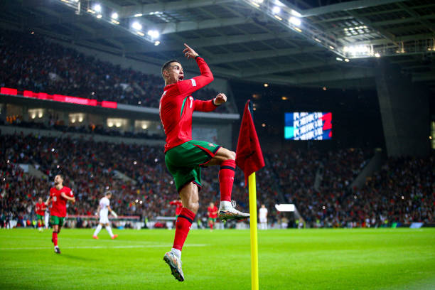 Ronaldo khóc nức nở khi vô địch ở tuổi 40: Huyền thoại vừa viết xong chương sử vĩ đại nhất đời mình!- Ảnh 6. Ronaldo khóc nức nở khi vô địch ở tuổi 40: Huyền thoại vừa viết xong chương sử vĩ đại nhất đời mình!- Ảnh 6.
