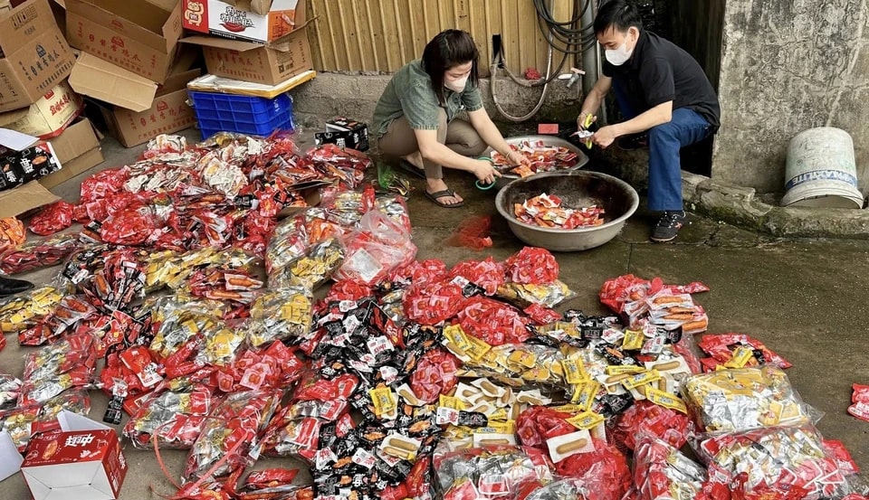 Nhận biết thịt lợn bẩn núp bóng giò chả, xúc xích: Coi chừng rước độc vào người- Ảnh 2. Nhận biết thịt lợn bẩn núp bóng giò chả, xúc xích: Coi chừng rước độc vào người- Ảnh 2.