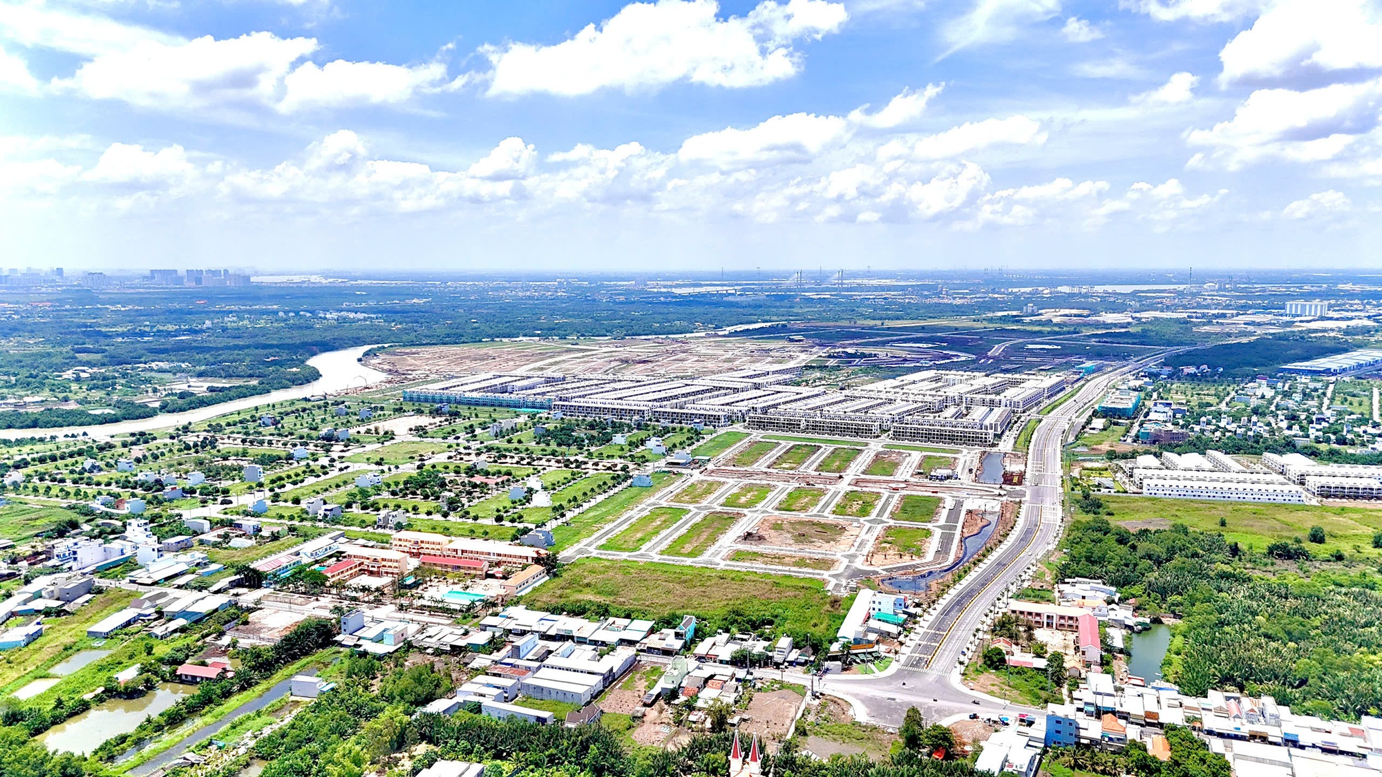 Sức “nóng” đất nền lan rộng từ khu Đông sang khu vực phía Nam TP.HCM, giá bắt đầu tăng- Ảnh 1. Sức “nóng” đất nền lan rộng từ khu Đông sang khu vực phía Nam TP.HCM, giá bắt đầu tăng- Ảnh 1.