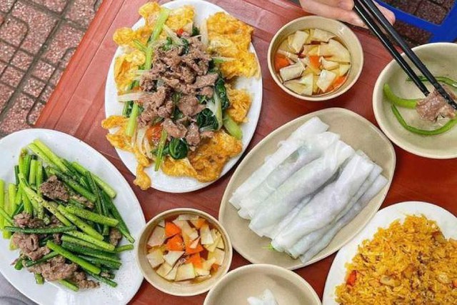 Được Michelin vinh danh, một chủ quán Hà Nội hoàn toàn bất ngờ: Không hề hay biết vì quá bận rộn- Ảnh 2. Được Michelin vinh danh, một chủ quán Hà Nội hoàn toàn bất ngờ: Không hề hay biết vì quá bận rộn- Ảnh 2.