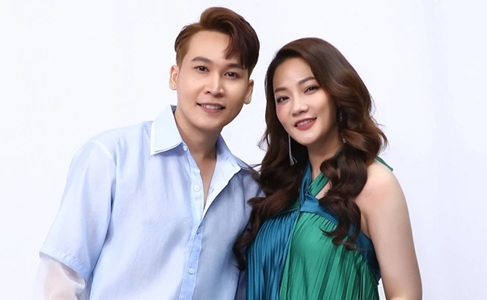 Nữ ca sĩ phải đi làm thu ngân, lấy chồng kém 7 tuổi, xưng chị em với nhau- Ảnh 2. Nữ ca sĩ phải đi làm thu ngân, lấy chồng kém 7 tuổi, xưng chị em với nhau- Ảnh 2.