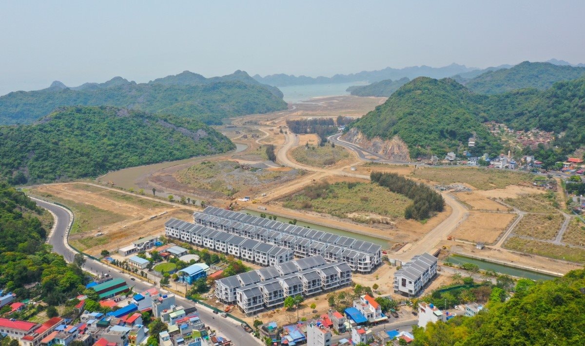 Vinaconex muốn thoái sạch vốn, doanh nghiệp làm dự án Cát Bà Amatina kéo dài hơn 2 thập kỷ đang thế chấp ngân hàng những gì?- Ảnh 1. Vinaconex muốn thoái sạch vốn, doanh nghiệp làm dự án Cát Bà Amatina kéo dài hơn 2 thập kỷ đang thế chấp ngân hàng những gì?- Ảnh 1.