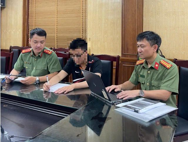 Khởi tố vụ án làm lộ bí mật nhà nước liên quan kỳ thi tốt nghiệp THPT 2025: Hé lộ chiêu trò của nam sinh ở Hà Nội- Ảnh 1. Khởi tố vụ án làm lộ bí mật nhà nước liên quan kỳ thi tốt nghiệp THPT 2025: Hé lộ chiêu trò của nam sinh ở Hà Nội- Ảnh 1.