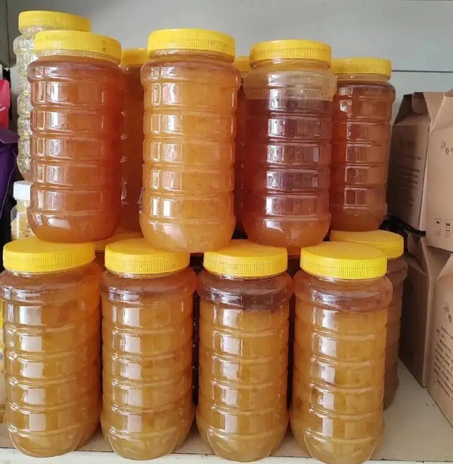 Lật ngược chai mật ong là biết ngay thật hay giả? Có 6 mẹo chọn mật ong người bán mật ong giả không muốn bạn biết- Ảnh 1.
