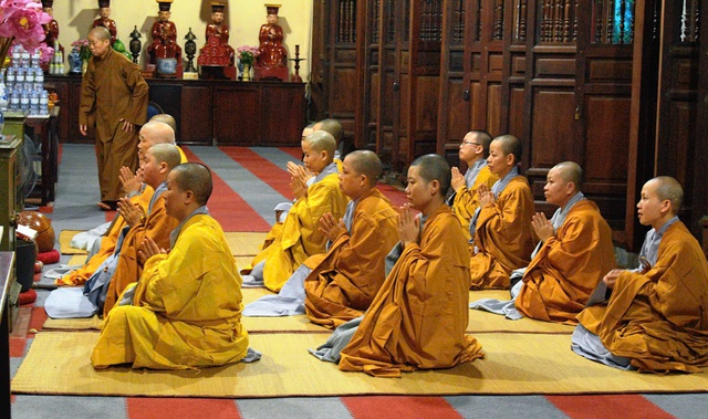 Cập nhật: Không khí đặc biệt của buổi sáng ngày 1/7 sau khi tiếng chuông ngân vang tại hơn 18.000 ngôi chùa trên cả nước- Ảnh 10. Cập nhật: Không khí đặc biệt của buổi sáng ngày 1/7 sau khi tiếng chuông ngân vang tại hơn 18.000 ngôi chùa trên cả nước- Ảnh 10.