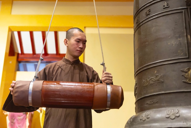 Cập nhật: Không khí đặc biệt của buổi sáng ngày 1/7 sau khi tiếng chuông ngân vang tại hơn 18.000 ngôi chùa trên cả nước- Ảnh 16. Cập nhật: Không khí đặc biệt của buổi sáng ngày 1/7 sau khi tiếng chuông ngân vang tại hơn 18.000 ngôi chùa trên cả nước- Ảnh 16.