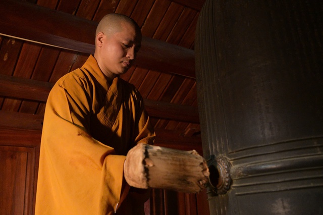 Cập nhật: Không khí đặc biệt của buổi sáng ngày 1/7 sau khi tiếng chuông ngân vang tại hơn 18.000 ngôi chùa trên cả nước- Ảnh 2. Cập nhật: Không khí đặc biệt của buổi sáng ngày 1/7 sau khi tiếng chuông ngân vang tại hơn 18.000 ngôi chùa trên cả nước- Ảnh 2.