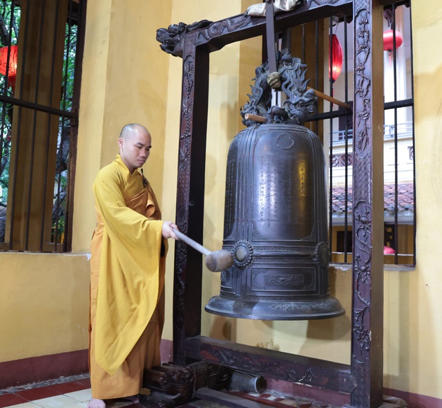 Cập nhật: Không khí đặc biệt của buổi sáng ngày 1/7 sau khi tiếng chuông ngân vang tại hơn 18.000 ngôi chùa trên cả nước- Ảnh 5. Cập nhật: Không khí đặc biệt của buổi sáng ngày 1/7 sau khi tiếng chuông ngân vang tại hơn 18.000 ngôi chùa trên cả nước- Ảnh 5.