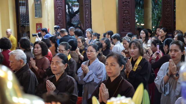 Cập nhật: Không khí đặc biệt của buổi sáng ngày 1/7 sau khi tiếng chuông ngân vang tại hơn 18.000 ngôi chùa trên cả nước- Ảnh 6. Cập nhật: Không khí đặc biệt của buổi sáng ngày 1/7 sau khi tiếng chuông ngân vang tại hơn 18.000 ngôi chùa trên cả nước- Ảnh 6.