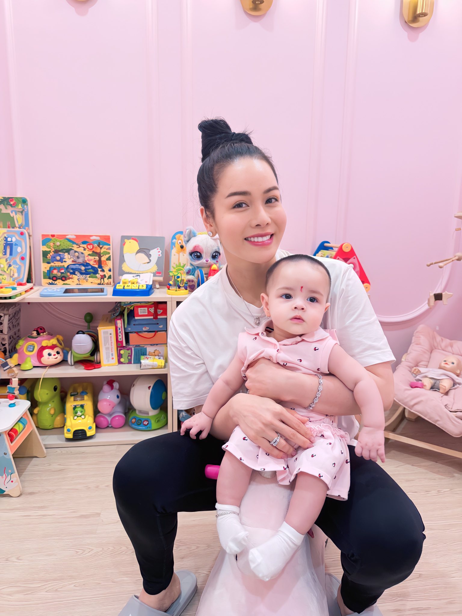 Cuộc sống mẹ bỉm của nghệ sĩ ở biệt thự 500 m2, không lấy chồng sau gần 6 tháng sinh con tuổi 40- Ảnh 5.