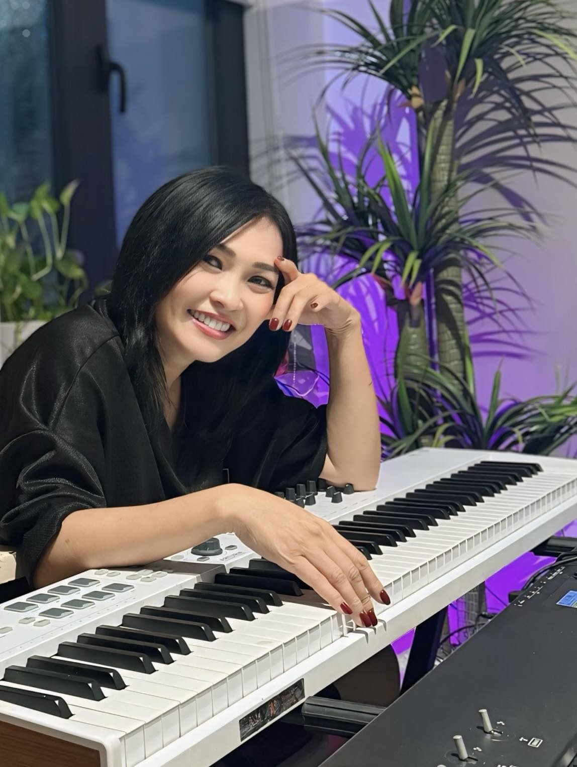 Cuộc sống hiện tại của nữ ca sĩ sau 1 năm công khai có chồng là trai miền núi, không biết tiếng Việt- Ảnh 1.