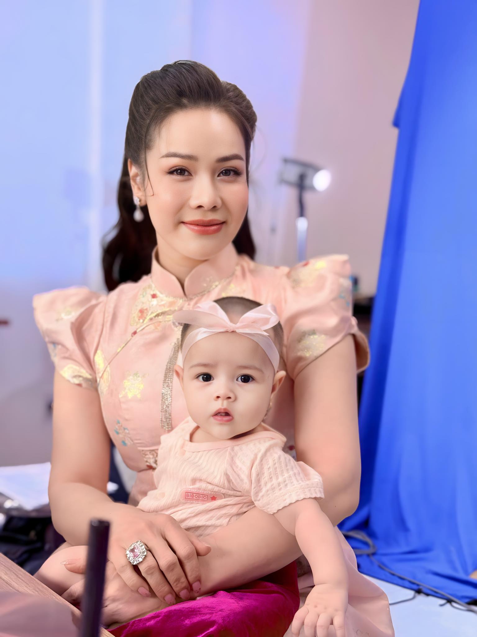 Cuộc sống mẹ bỉm của nghệ sĩ ở biệt thự 500 m2, không lấy chồng sau gần 6 tháng sinh con tuổi 40- Ảnh 3.