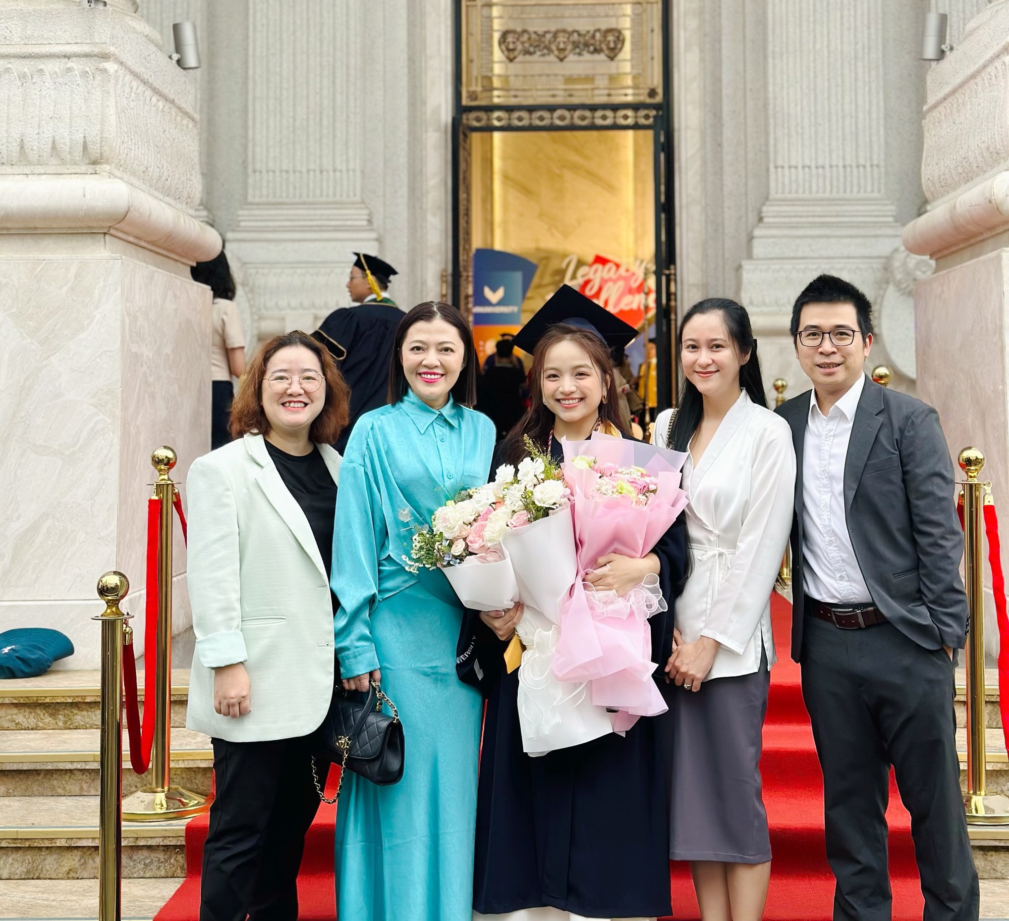 Đi ngược lại định kiến “con nhà giàu mới học VinUni”, nữ sinh kể chuyện từng ăn mì gói suốt 2 tháng để dành tiền, có lúc đã gục khóc vì áp lực- Ảnh 3.