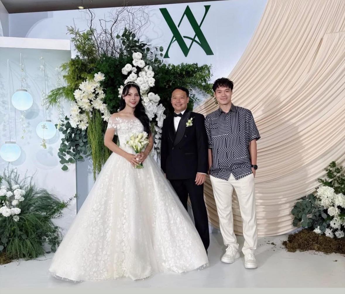 HLV Vũ Hồng Việt cưới BTV xinh đẹp giỏi giang của VTV, cô dâu lộ diện trên lễ đường visual sáng bừng- Ảnh 3.