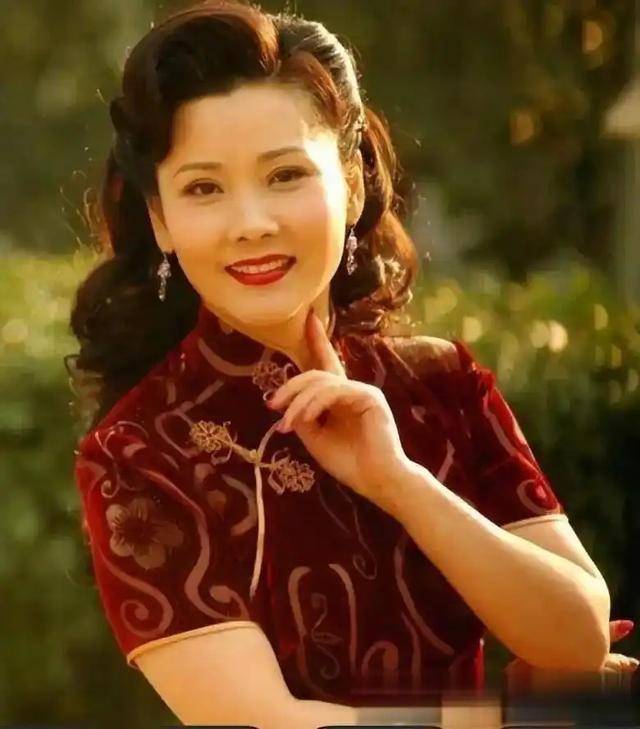 4 quý bà màn ảnh Hoa ngữ: Đẹp từ thần thái, sang từ cốt cách, không ai "đóng nổi" vai nghèo!- Ảnh 11. 4 quý bà màn ảnh Hoa ngữ: Đẹp từ thần thái, sang từ cốt cách, không ai "đóng nổi" vai nghèo!- Ảnh 11.