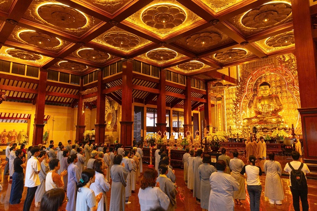 Cập nhật: Không khí đặc biệt của buổi sáng ngày 1/7 sau khi tiếng chuông ngân vang tại hơn 18.000 ngôi chùa trên cả nước- Ảnh 21. Cập nhật: Không khí đặc biệt của buổi sáng ngày 1/7 sau khi tiếng chuông ngân vang tại hơn 18.000 ngôi chùa trên cả nước- Ảnh 21.